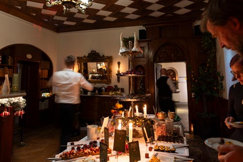 Under ett julbord hos Cedergrenska