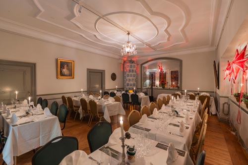 Under ett julbord hos Cedergrenska