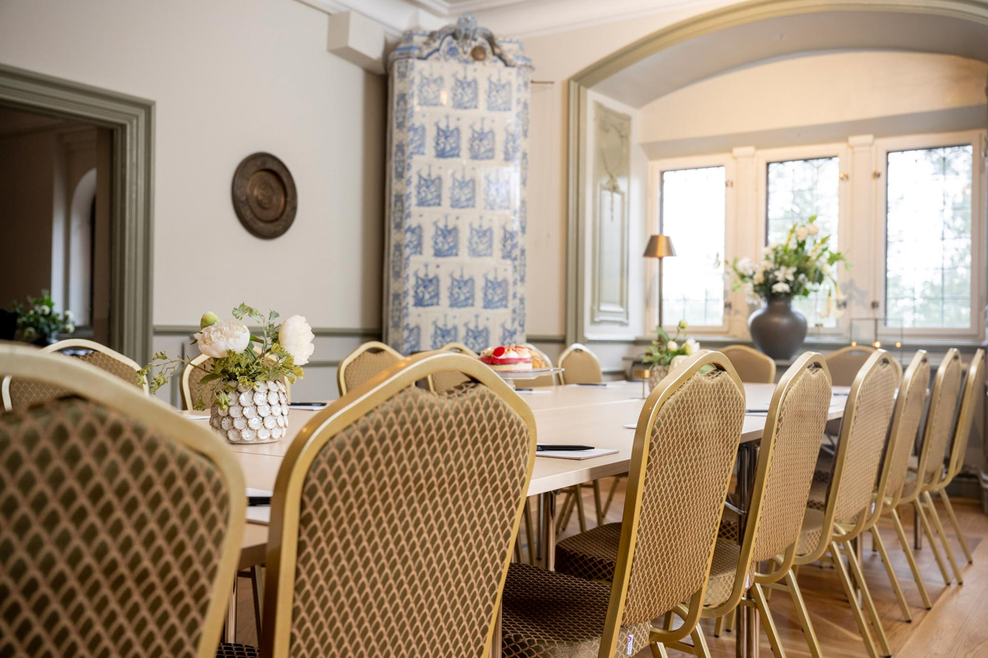 Uppdukade bord för event på Cedergrenska