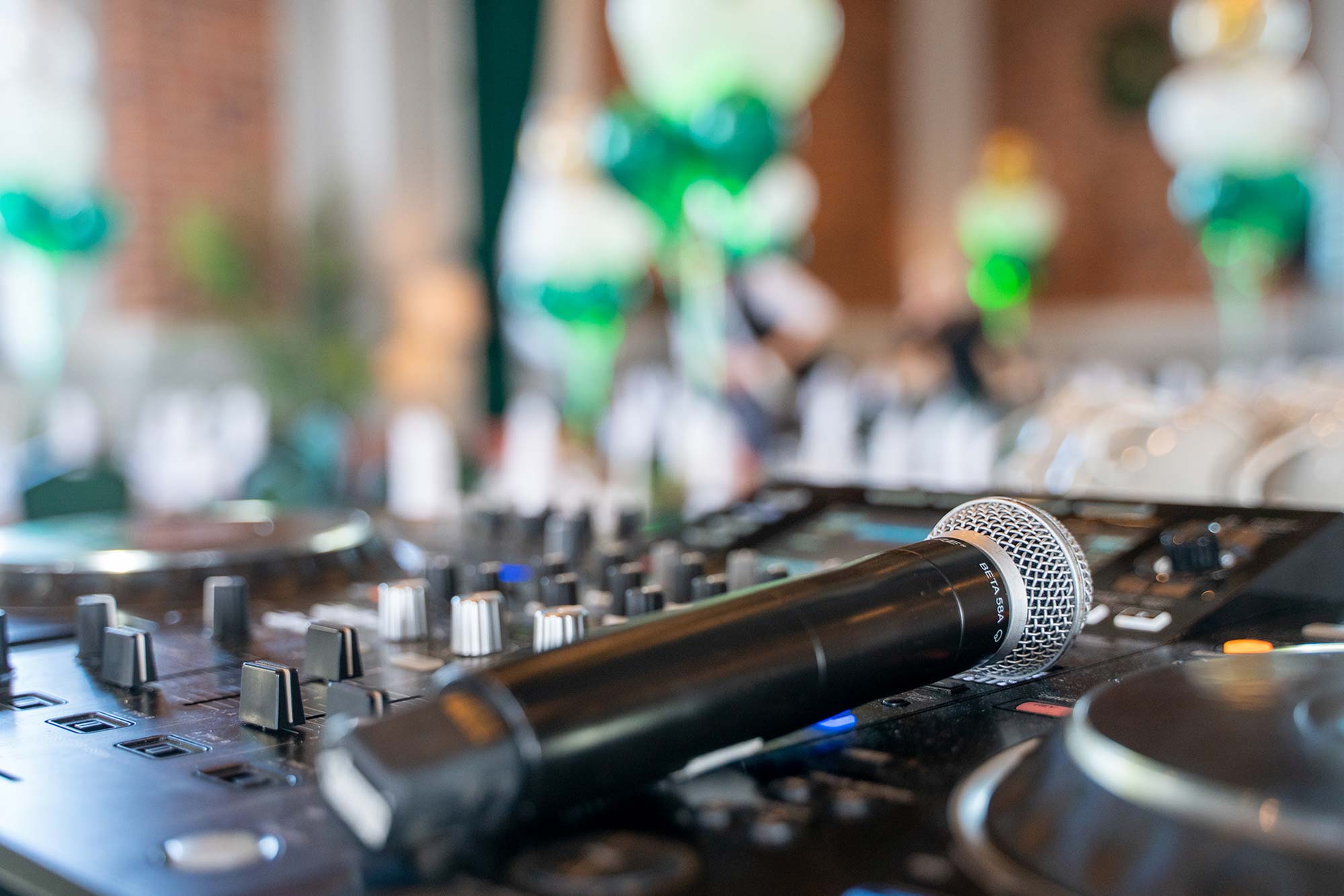 Mikrofon på ett dj set